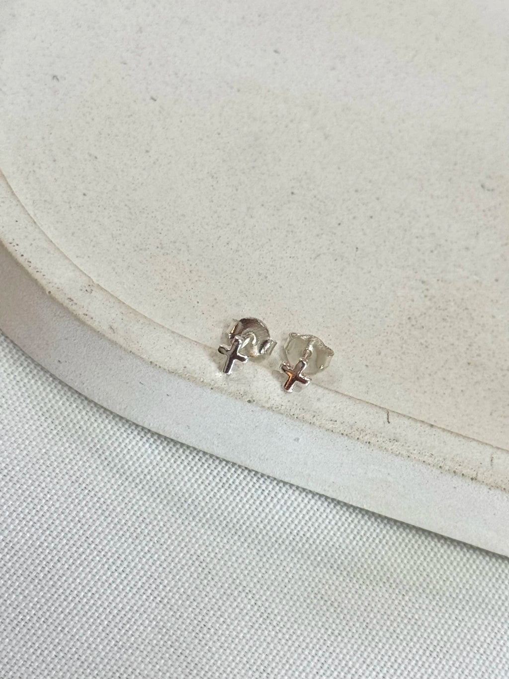 Brinco cruz 4mm