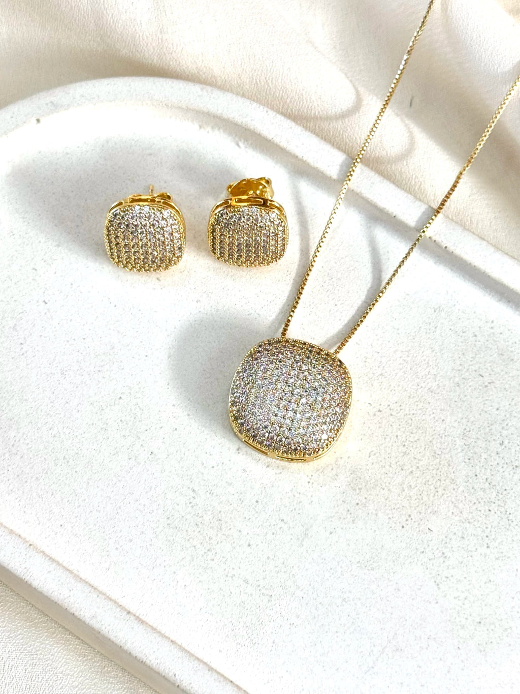 Conjunto quadrado cravejado
