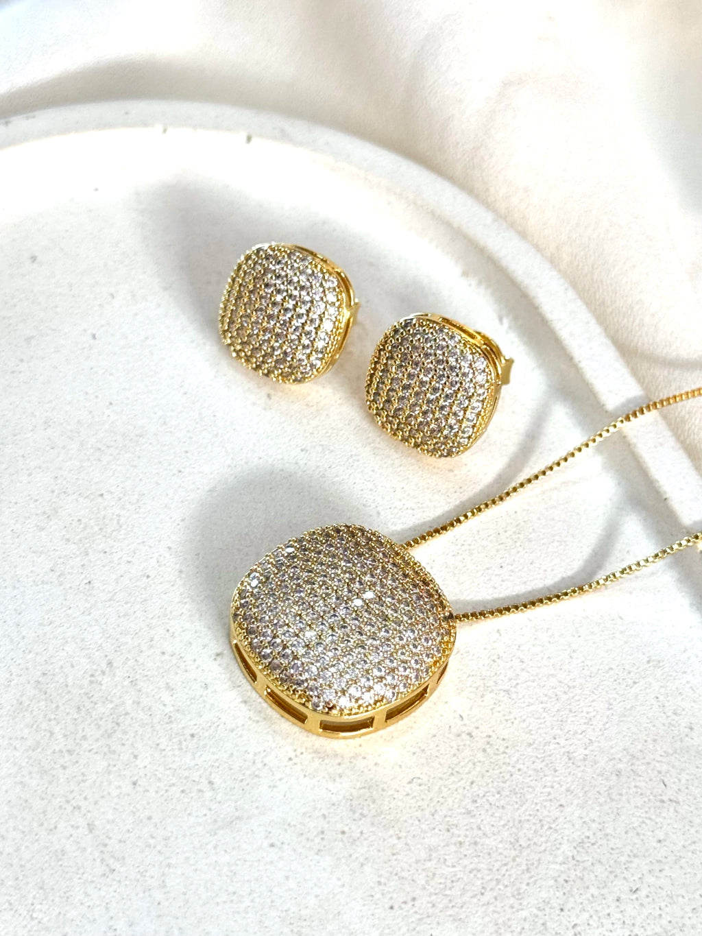 Conjunto quadrado cravejado