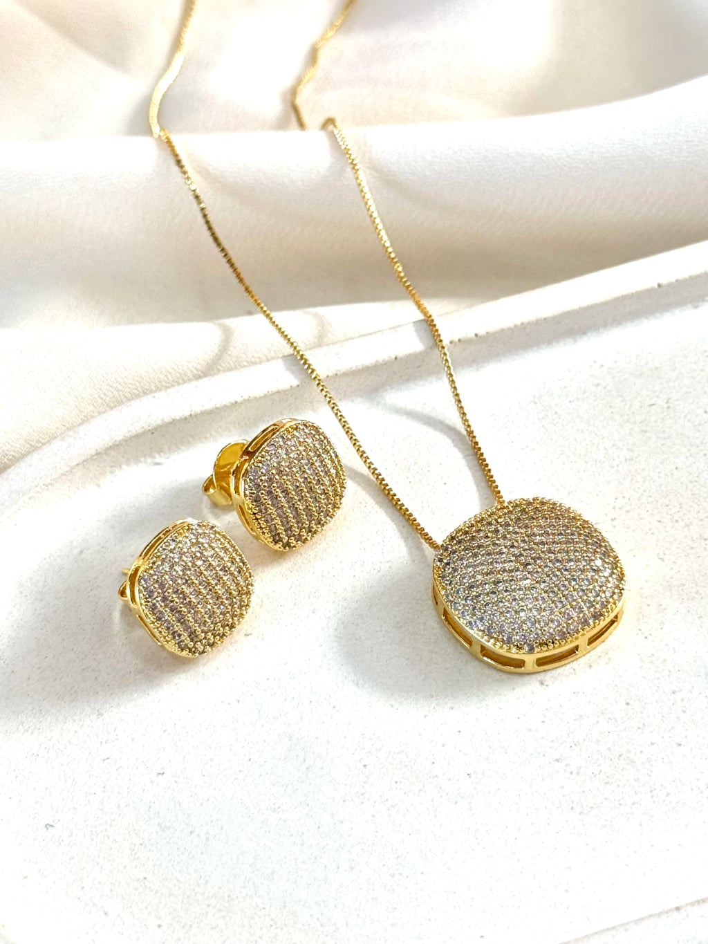 Conjunto quadrado cravejado