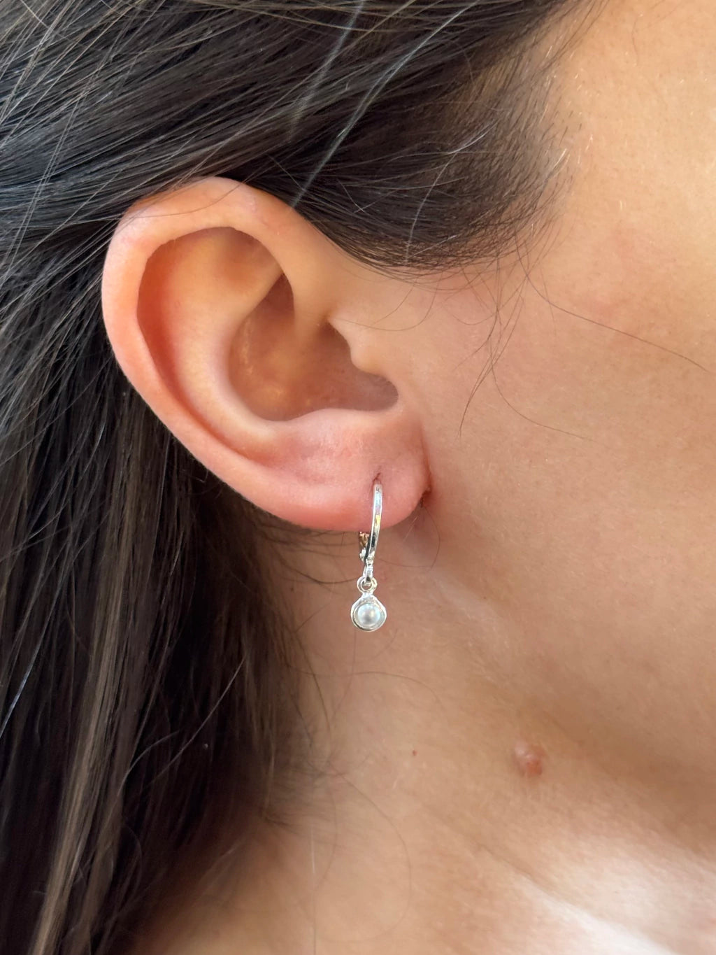 Argola pingente pérola 4mm