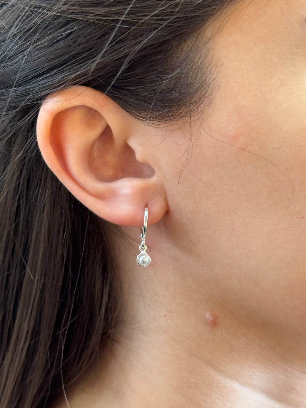 Argola pingente pérola 4mm