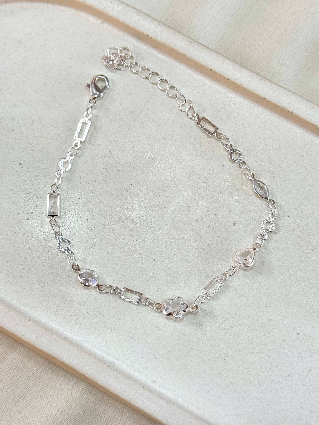 Pulseira flor coração e cristal