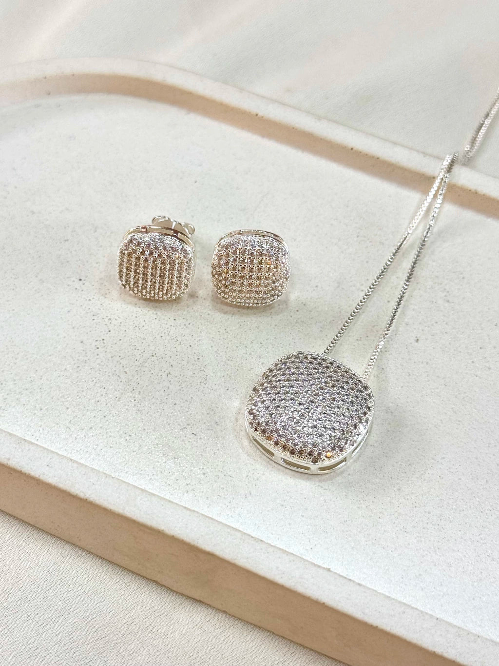 Conjunto quadrado cravejado