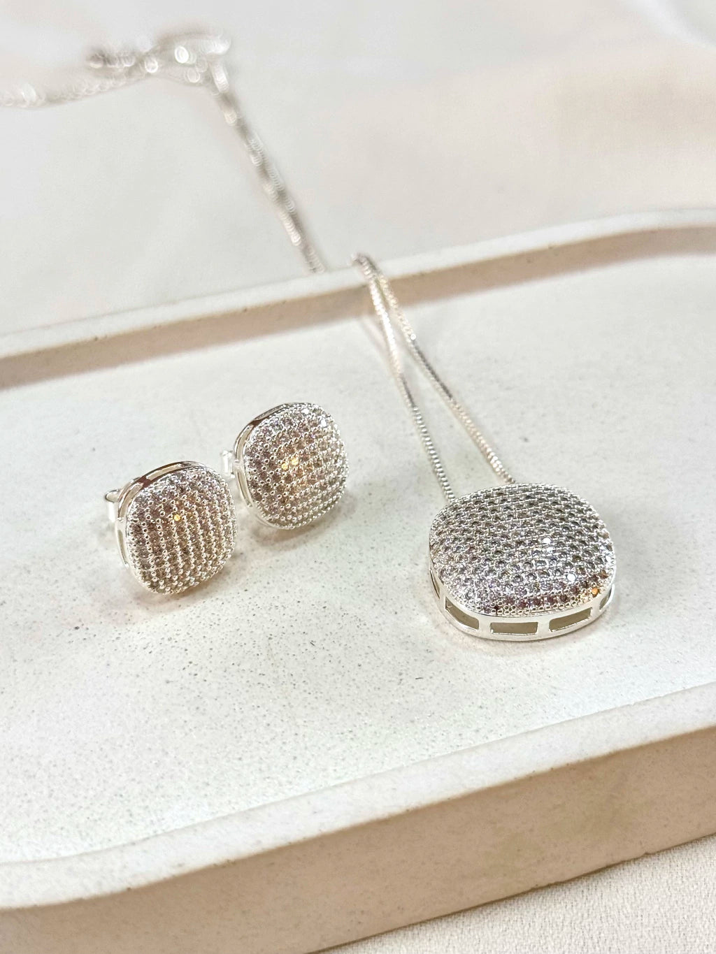 Conjunto quadrado cravejado