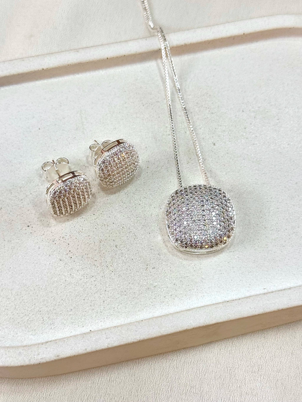 Conjunto quadrado cravejado