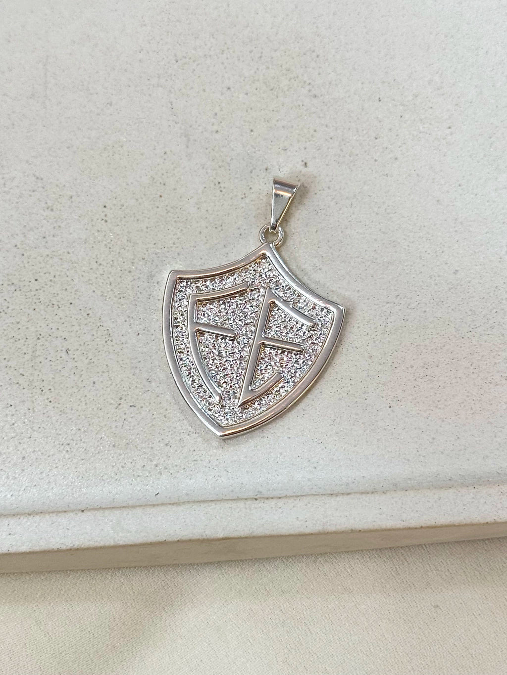 Pingente masculino escudo da fé