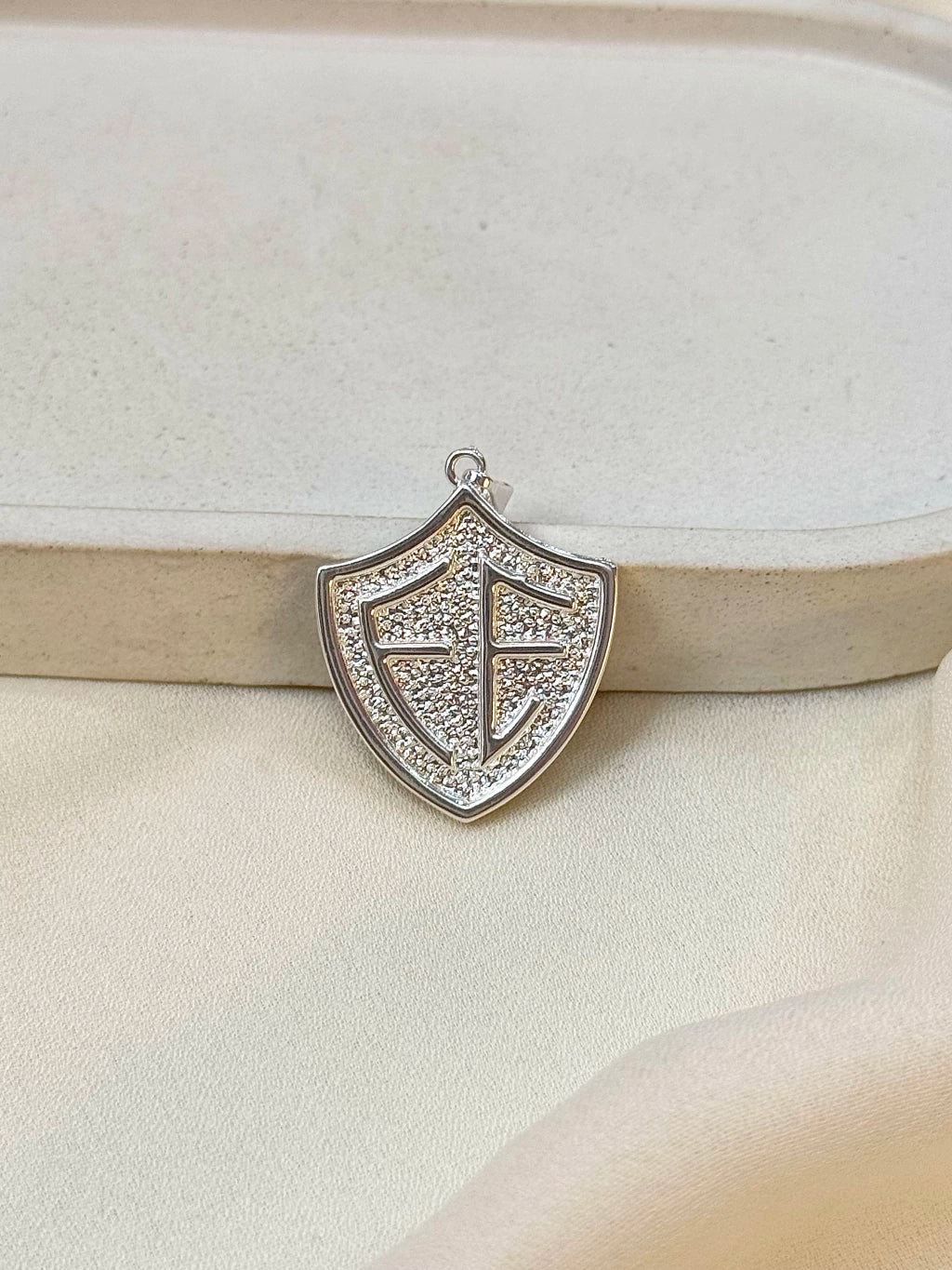 Pingente masculino escudo da fé