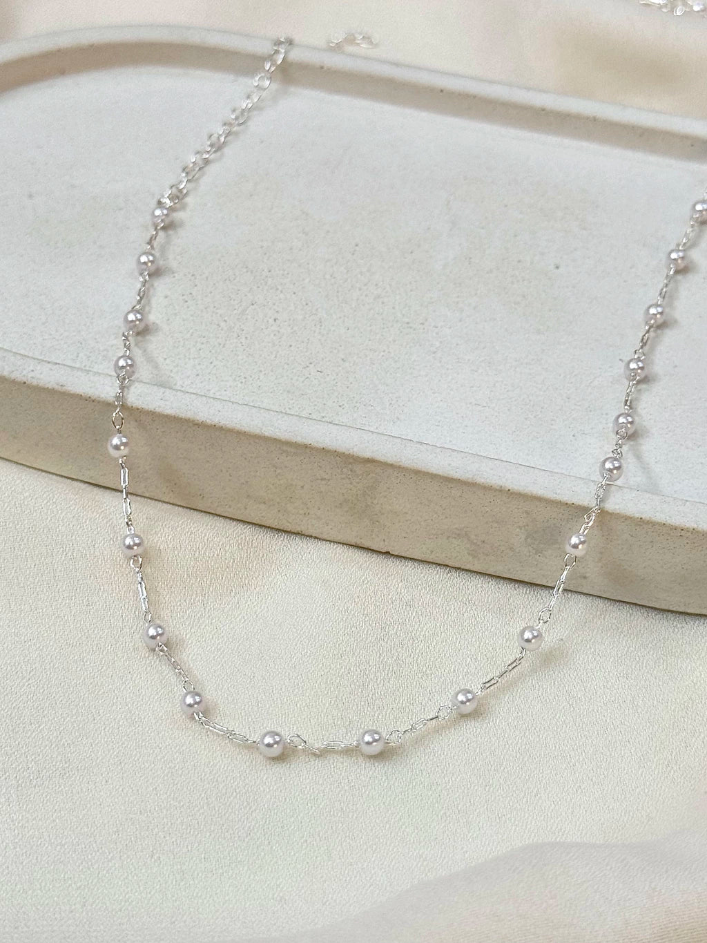 Choker mini pérolas