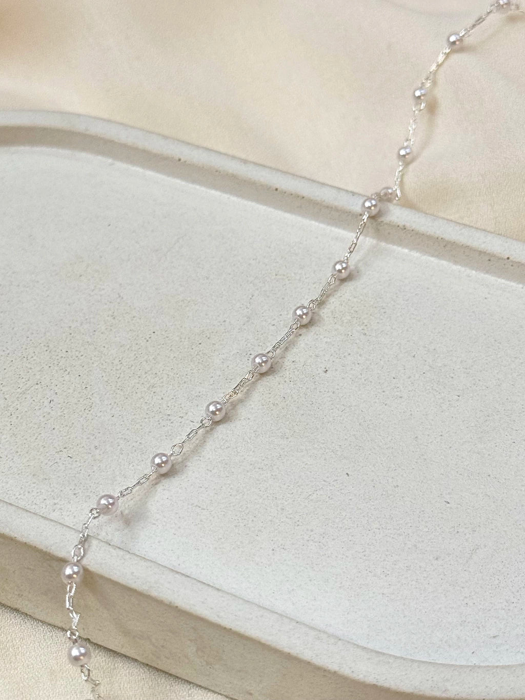 Choker mini pérolas