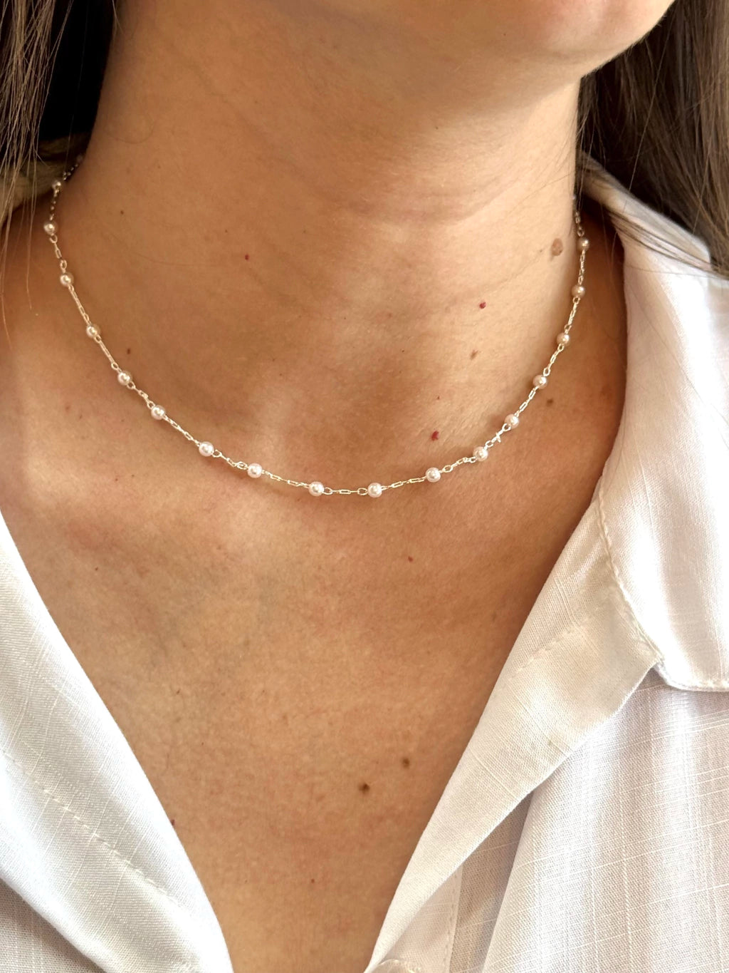 Choker mini pérolas
