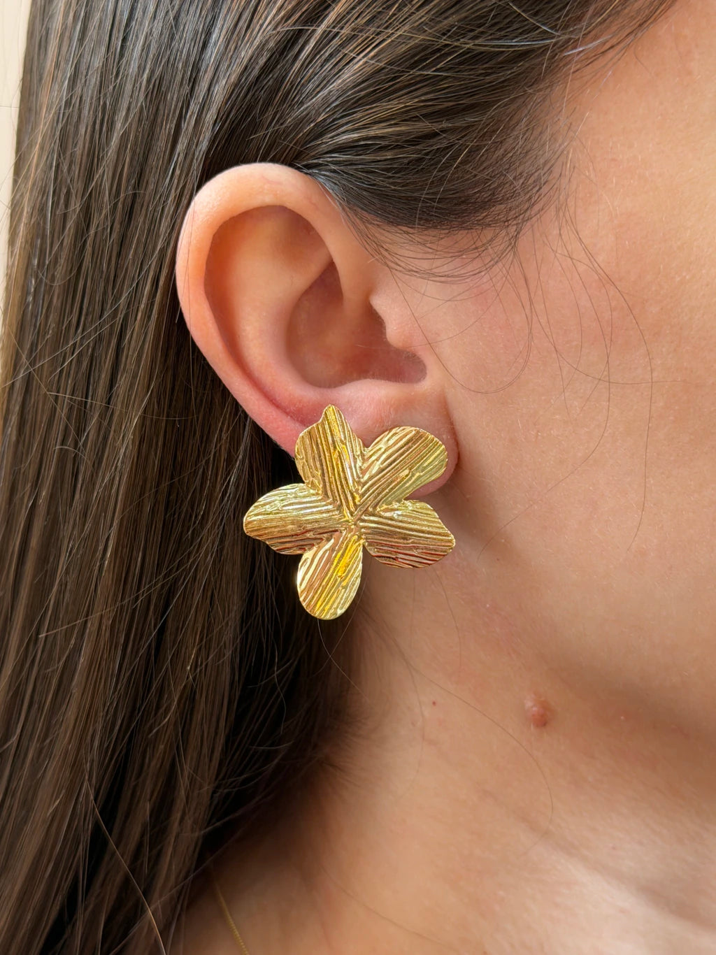Brinco flor grande